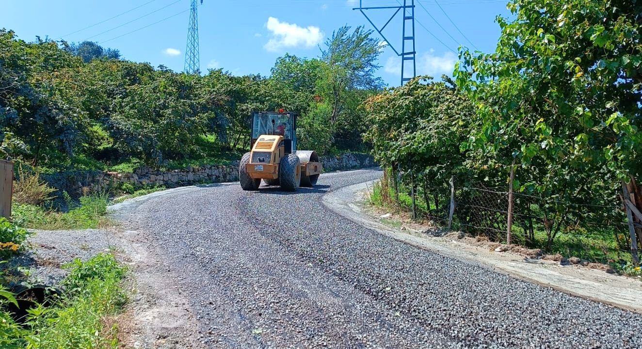 ÜNYE BAŞKÖY'DE YOL ÇALIŞMASI